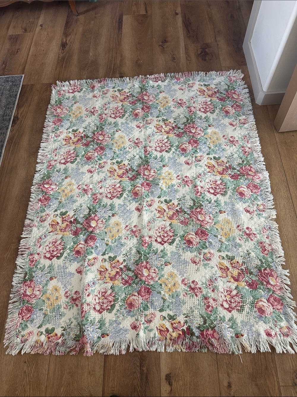 Charming Vintage Cottagecore Floral Tapestry Throw Blanket - 63” x 49”